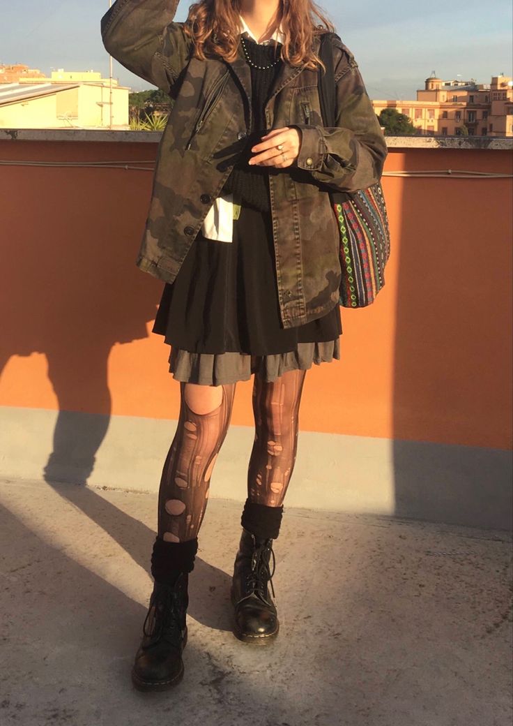 Grunge Camo Outfit, Camo Jacket Aesthetic, Camo Jacket Outfit Aesthetic, Distressed Tights Outfits, Alt Outfit Inspo Fem, Fem Alt Outfits, 90s Alt Fashion, Military Jacket Women Outfit, Camo Jacket Outfits