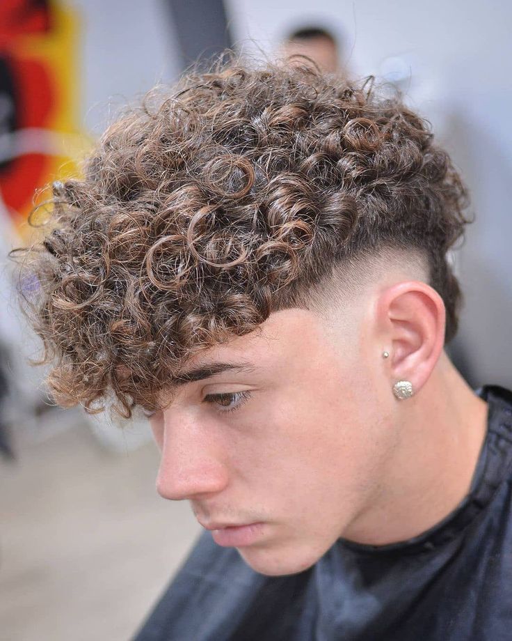 Low Fade Curly Hair, Fade Mullet, Fade Haircut Curly Hair, Taper Fade Curly Hair, Mullet Fade, Men's Curly Hairstyles, Haircut Selfie, Mohawk Hairstyles Men, Curly Hair Fade