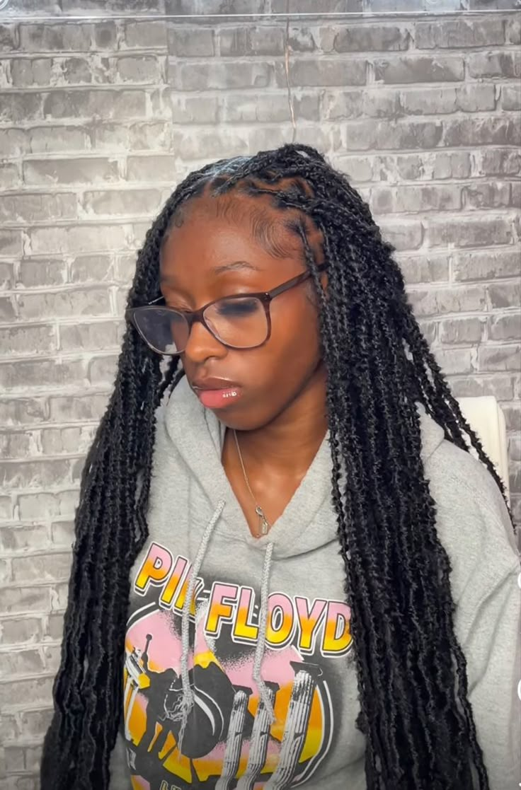 Small Distressed Soft Locs, Knotless Soft Locs With Curls, Knotless Distressed Soft Locs, Mini Soft Locs, Knotless Dreads, Small Distressed Locs, Small Knotless Soft Locs, Knotless Over Locs, Knotless Faux Locs