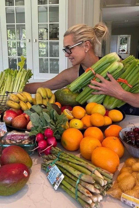 Medical Medium Meals, Immune System Aesthetic, Yolanda Hadid Diet, Fit And Healthy Aesthetic, Healthy Mom Aesthetic, Eat Healthy Aesthetic, Food Vision Board, Almond Mom, Healthy Parents