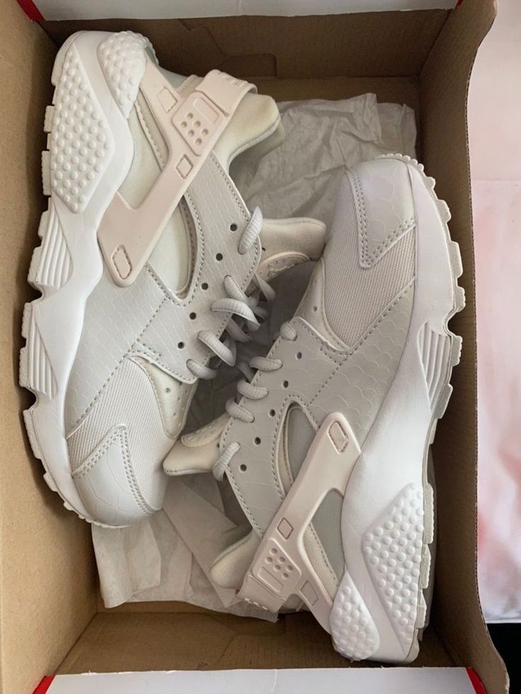 Nike Air Huarache Outfit, Air Huarache Outfit, Nike Huarache Outfit, Huarache Outfit, Huaraches Outfit, Jordan Shoes For Women, Huaraches Shoes, Flatform Sneakers, Huarache Run