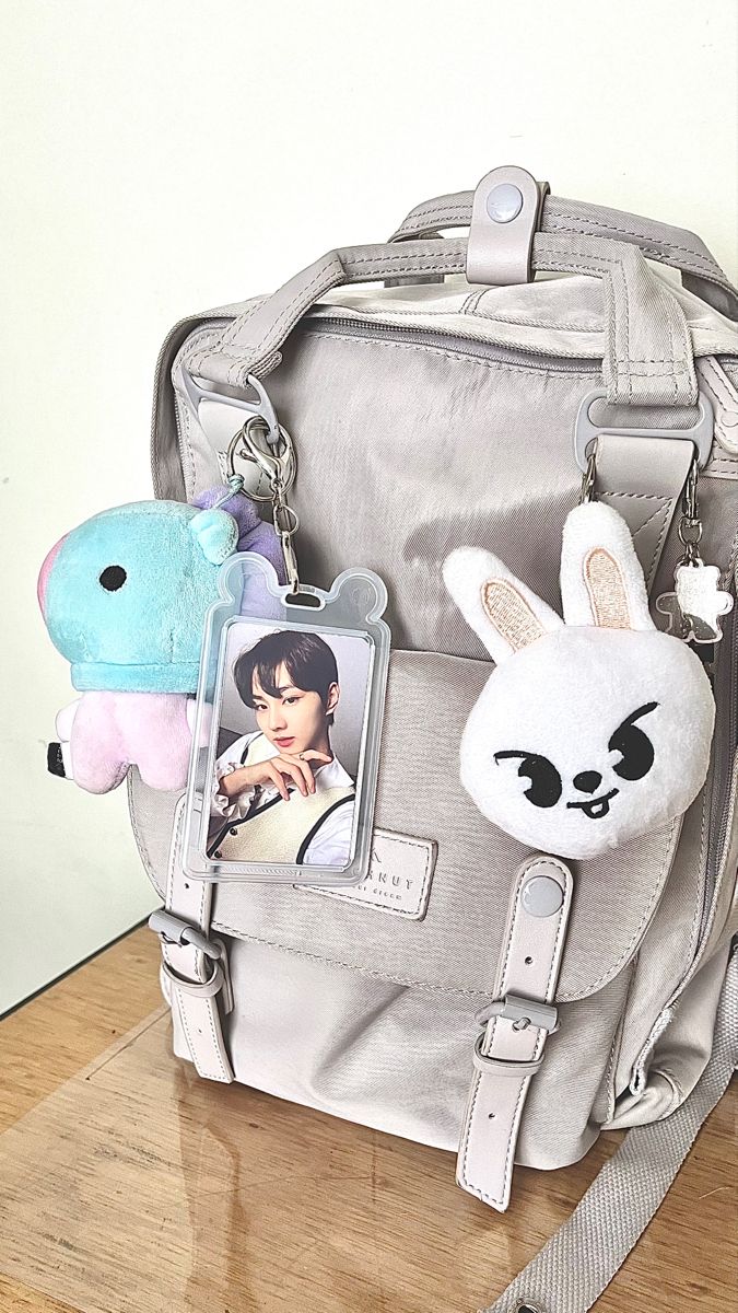 Kpop Backpack, Mochila Kpop, Bts Bag, Kpop Phone Cases, Stylish School Bags, School Bag Essentials, Inside My Bag, Handbag Essentials, Diy Clothes Design