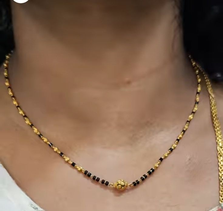 Short Nala Pusalu Gold Latest, Short Nallapusalu Designs Gold, Short Mangalsutra Designs Gold Latest, Nalla Pusalu Designs Latest Short, Nallapusalu Designs Gold Short, Daily Wear Gold Mangalsutra Designs, Pretty Gold Necklaces, Gold Earrings For Kids, Coral Jewelry Set