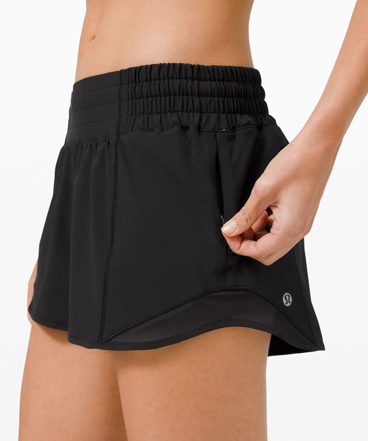 Max out that stride. We designed these run shorts with a little extra room so you can move freely. Lululemon Hottie, Lulu Shorts, Run Shorts, Lululemon Outfits, Shorts Lululemon, Hotty Hot Shorts, Hot Shorts, Lululemon Shorts, High Rise Shorts