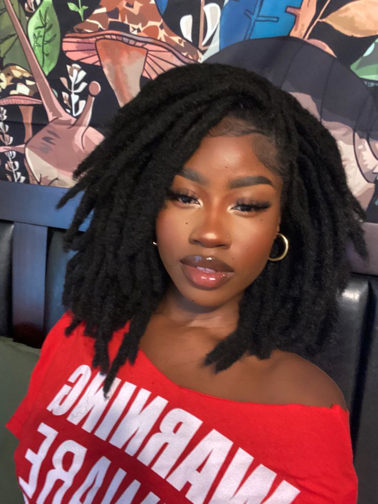 Freeform Dreads, Pretty Dark Skin, Dreads Girl, Short Locs Hairstyles, Faux Locs Hairstyles, Dreads Styles, Pelo Afro, Dread Hairstyles, Face Card