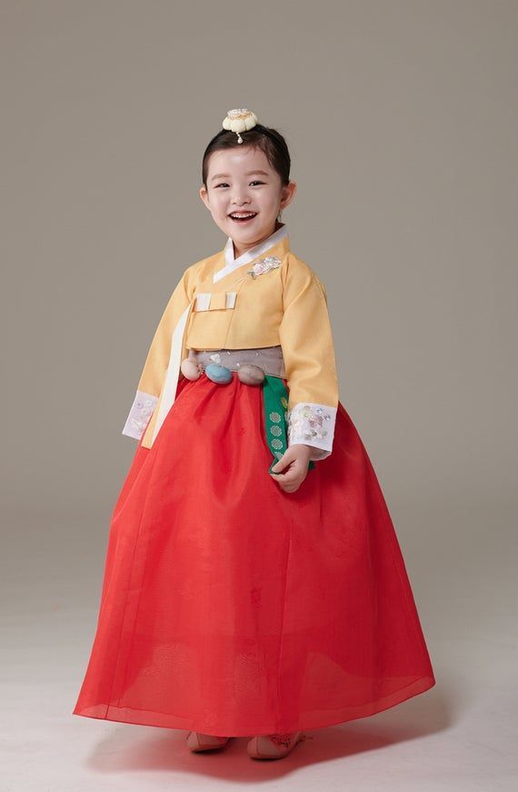 #cute #korean #baby #kid #ulzzang #fashion #bebe #kawaii 얼짱 可愛い Birthday Ceremony, Korea Dress, Bless The Child, Korean Traditional Dress, Age Photos, Korean Hanbok, Asian Kids, Korean Traditional, Traditional Dress