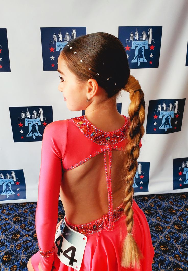 Hairstyles For Jazz Dance, Dance Tryout Hairstyles, Hair Ideas For Dance Competition, Color Gaurd Hairstyles, Dance Competition Hairstyles Lyrical, Dance Hairstyles Competition Acro, Dancing Hairstyles Competition, Cute Dance Hairstyles Jazz, Dance Hairstyles Practice