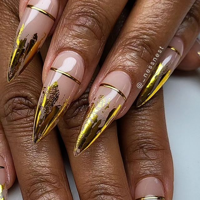 Silver Design Nails Art Ideas, Gold Chrome Drip Nails, White Nails With Gold Foil Flakes, Foil Designs On Nails, Nail Design With Foil, Chrome Nail With Design, Gold Chrome Nails Designs Almond, Foil Tip Nails, Foil French Tip Nails