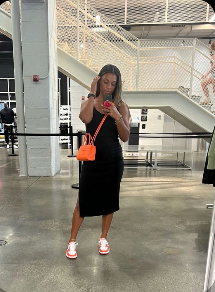 Pollen Jordan 1 Outfit Women, Aj1 Outfit Women Dress, Jordan 1 Outfit Women Classy, Dresses With Dunks Outfit, Dunk Low Dress Outfit, Casual Orange Dress Outfit, Dresses With Shoes Outfit, How To Style Orange Sneakers, Black Dress And Dunks Outfit