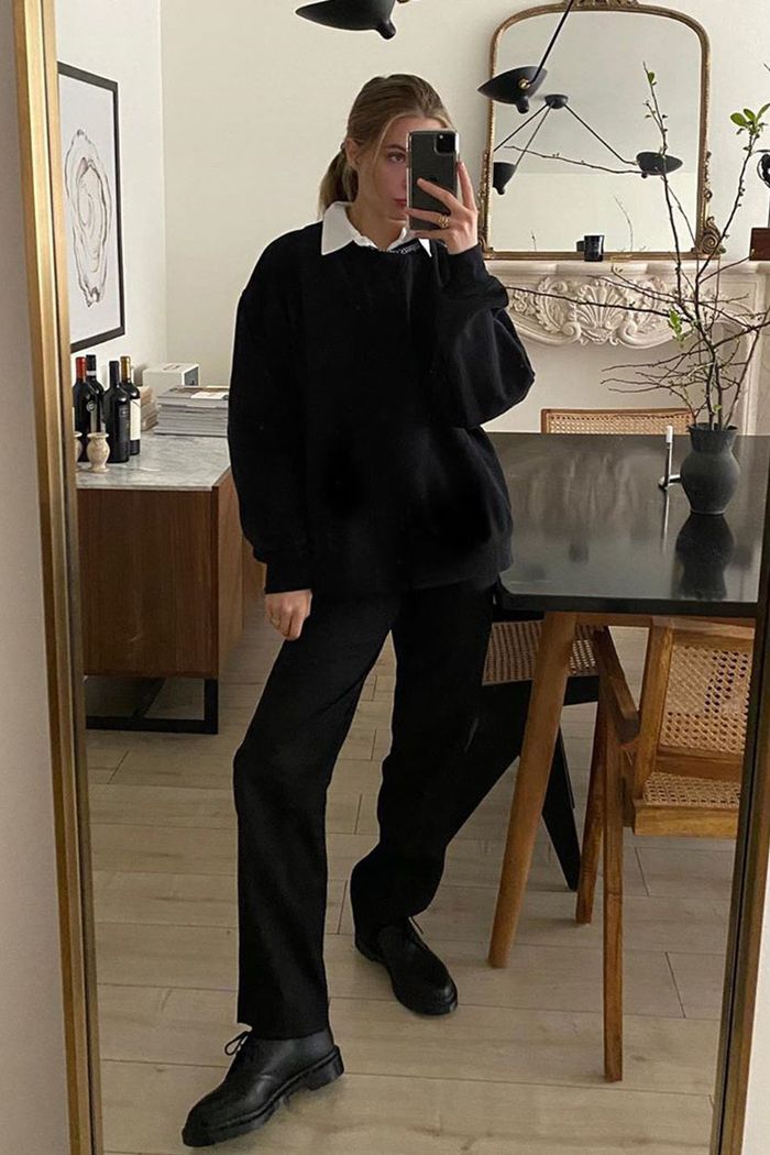 oversize black sweaters Oversize Sweaters, Christie Tyler, Black Sweater Outfit, Oversized Black Sweater, Dark Academia Outfit, Big Knits, Work Looks, Mode Inspo, Black Sweater