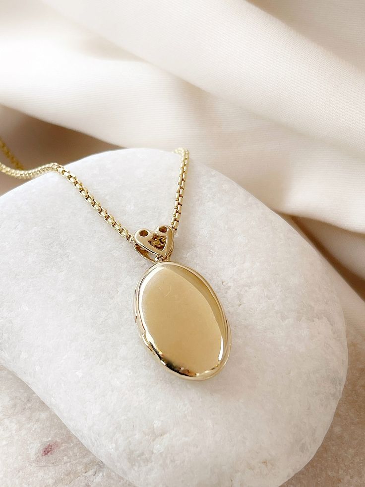 Our oval locket necklace, which we have carefully designed to meet the demands from you, is 14k real yellow gold. Bridesmaids have been presented to our esteemed guests as a unique work for special occasions such as weddings, Anniversaries, birthdays.  ✪ Handmade / Handcrafted Fine Jewelry   ✪ Gold Weight: Approx. 3.86-5.5 g  ✪pendant weight: 4.25 g  ✪ Metal:  14K Solid Gold   ✪ Gold Color: White gold, Rose gold, Yellow gold ♡ For questions or special designs, please contact us via message. We a Gold Oval Locket, Classic Oval Locket Necklace Stamped 14k, Elegant Gold Locket Necklace With Oval Link, Elegant Gold Oval Link Locket Necklace, 14k Yellow Gold Locket Necklace For Anniversary, Luxury Oval Pendant Locket Necklace As Gift, 14k Gold Oval Link Locket Jewelry, Elegant Gold Oval Pendant Locket Necklace, Rose Gold Oval Locket Necklaces