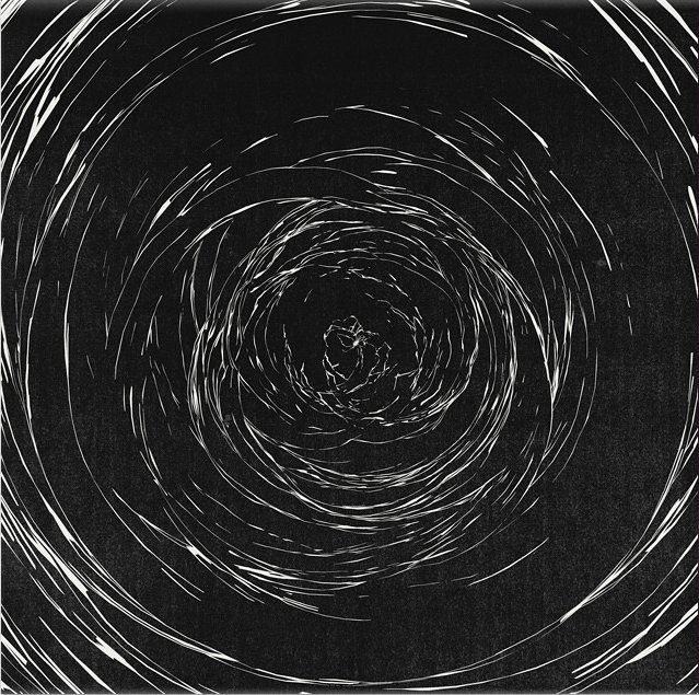 an abstract black and white photo with lines in the shape of a circle on a dark background