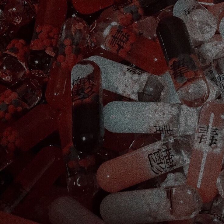 Pill Astetic, Pills Aesthetique Dark, Pill Bottles Aesthetic, Art Bizarre, Blood Art, Happy Pills, Grunge Photography, Creepy Cute, Red Aesthetic