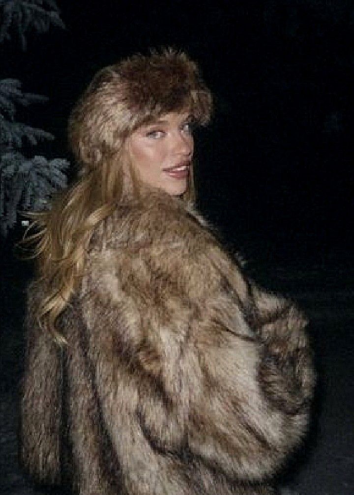 Slavic Fur Coat Aesthetic, Russian Fur Coat Aesthetic, Russian Slav Aesthetic, Russian Fur Outfit, Slavic Fur Coat, Brown Fur Coat Aesthetic, Winter Aesthetic 2023, Russian Coat Women, Slavic Clothes Aesthetic