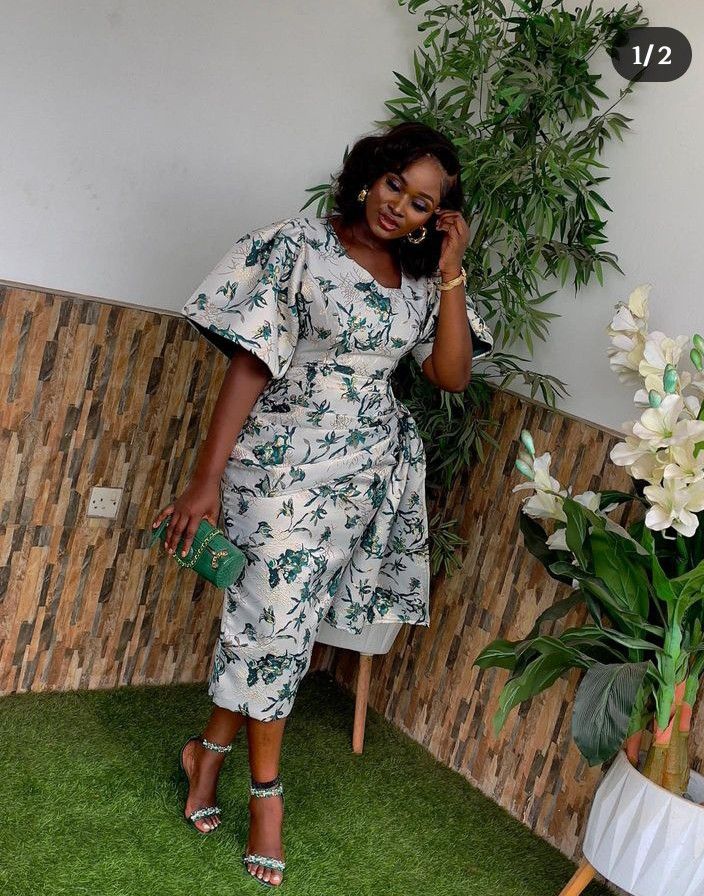 Damask Short Gown Styles, Damask Dress Styles Nigeria, Kampala Gown Styles For Ladies, Brocade Corset, Lace Dress Classy, Classy Short Dresses, Nigerian Lace Styles Dress, Stylish Gown, African Lace Styles