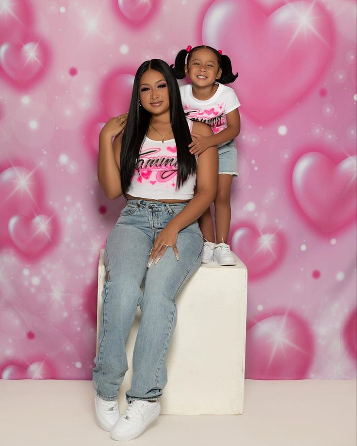 Family Valentines Pictures, 2000s Photoshoot Ideas, Mommy Pictures, Mommy Daughter Photography, Mommy Daughter Photoshoot, 2000s Photoshoot, Mommy Photos, Daughter Photo Ideas, Mommy Daughter Photos