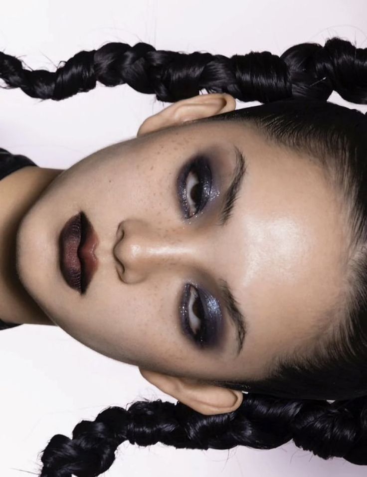 Chinese Goth Makeup, Light Goth Makeup Looks, Rock Girlfriend Makeup, Asian Dark Makeup, Light Gothic Makeup, Corporate Makeup Looks, Goth Punk Makeup, Natural Goth Makeup, Japanese Eyebrows