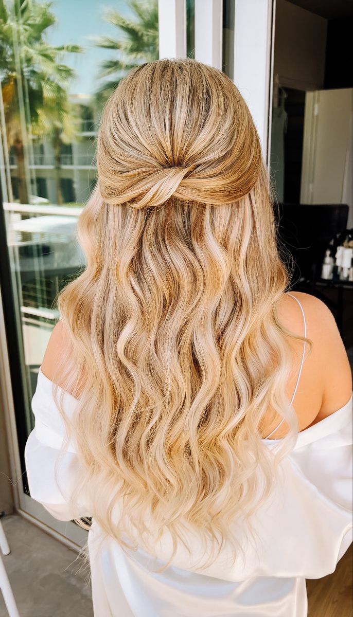 Braid Prom Hairstyles, Bridal Half Up Half Down, Braid Prom, Romantic Updos, Down Hairstyles For Prom, Half Up Half Down Wedding Hair, Hollywood Curls, Cute Prom Hairstyles, Formal Hairstyles For Long Hair