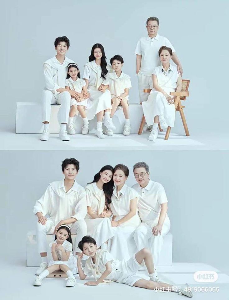 Family Photo Ideas Indoor Studio, Traditional Family Photoshoot Indian, Family 6 Photoshoot, Family Photo Outfits Studio, White Family Photo Outfits, Korean Family Photoshoot, White Family Photoshoot, Family Studio Photoshoot, Studio Photography Backdrop