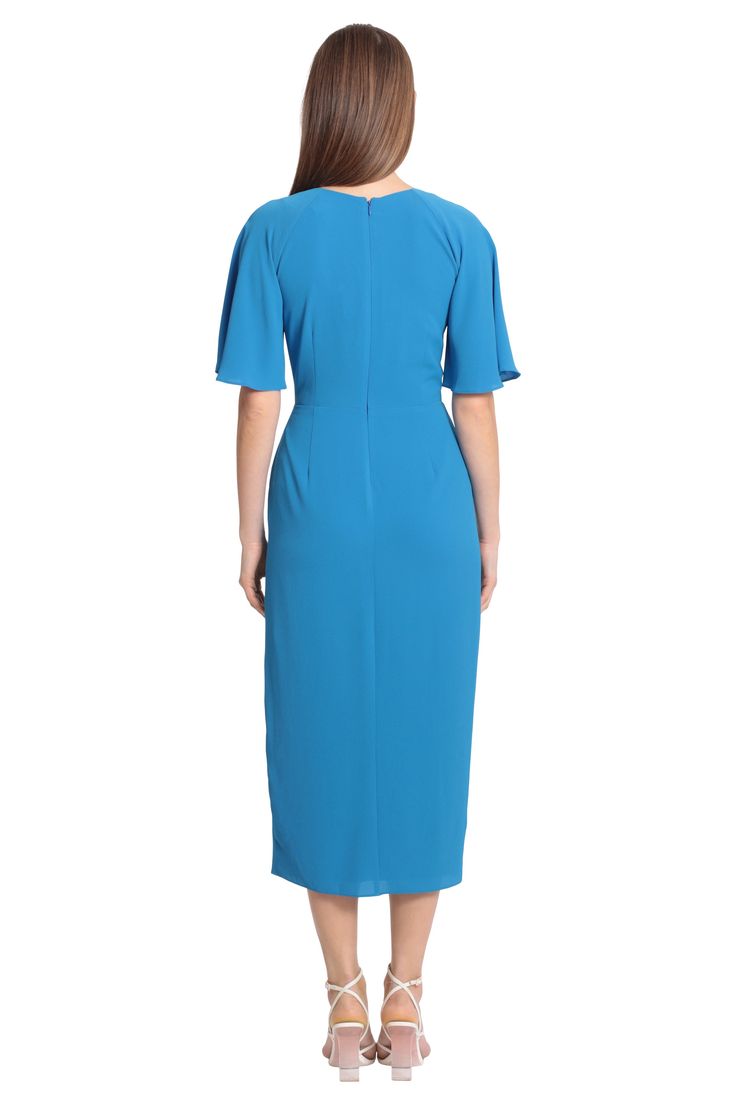 The Payton dress displays vibrant sophistication in its gorgeous sea blue shade. Its fabric provides a comfortable stretch to keep you comfortable for all-day-wear. Missy Dresses, Dress Display, Draped Midi Dresses, Curve Model, Spandex Dress, Wrap Midi Dress, Half Sleeve Dresses, London Dresses, Maggy London