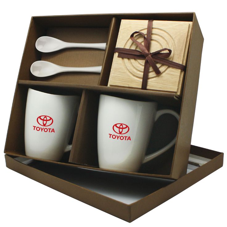 two coffee mugs in a gift box with spoons