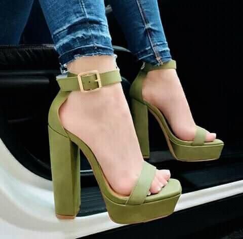 Fancy Heels, Frock Fashion, Shoes Outfit Fashion, Beautiful Heels, Stunning Shoes, Platform Heels Chunky, Girly Shoes, Fashion Heels, Shoe Closet