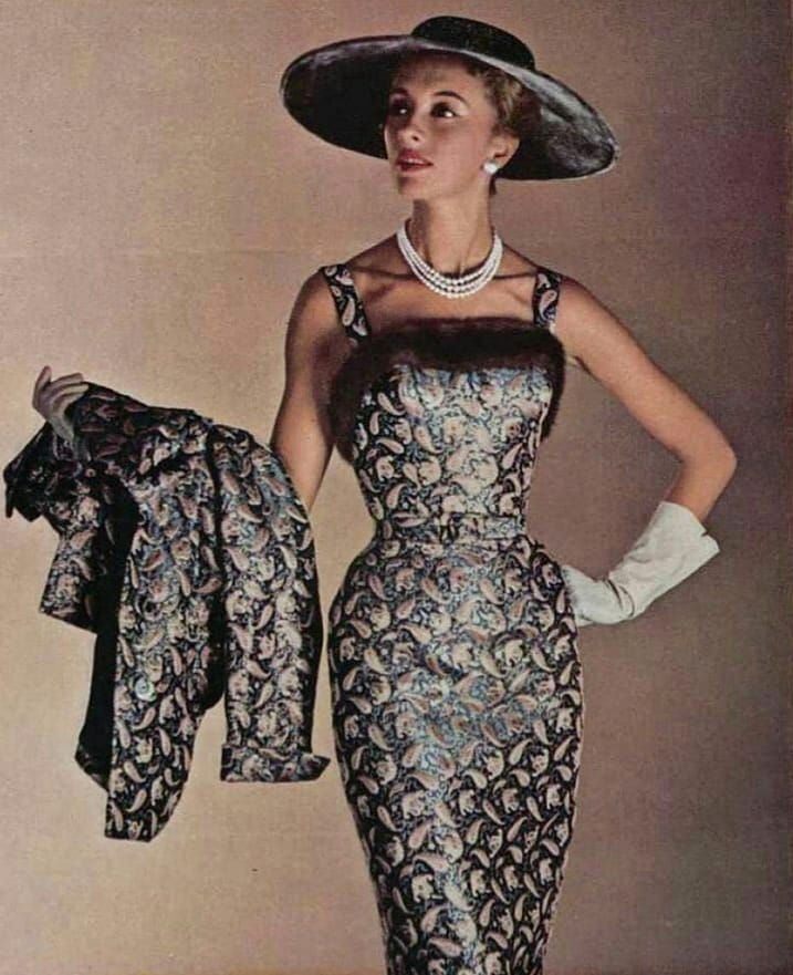 Philippe Pottier, 1954.  #fashionphotography #philippepottier #1950s #vintagestyle  #pierrebalmain #vintagefashion #vintagemodel #condenast… Balmain Outfit, 1950s Woman, Fashion 50s, The Fifties, Fifties Fashion, Look Retro, Fashion 1950s, Brocade Dresses, French Fashion Designers