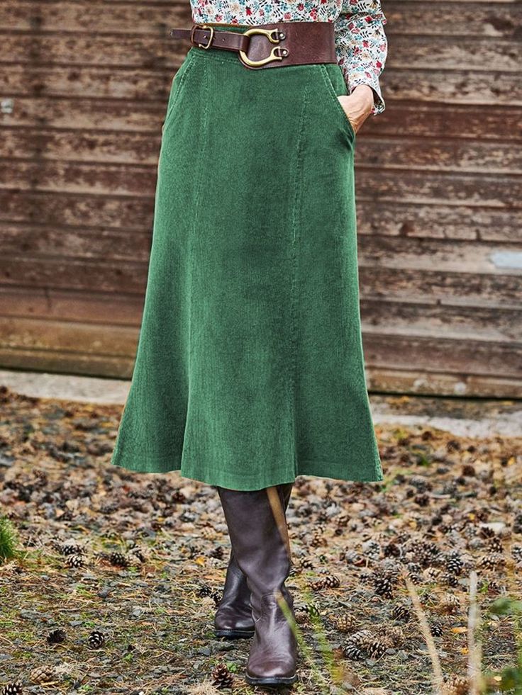 Casual Winter Maxi Skirt, Casual Winter Skirt With Pockets, Casual Green Full-length Maxi Skirt, Non-stretch Green Skirt For Winter, Casual Green Maxi Skirt, Winter Full Skirt Bottoms With Pockets, Winter Non-stretch Green Skirt, Non-stretch Green Winter Skirt, Winter Green Non-stretch Skirt