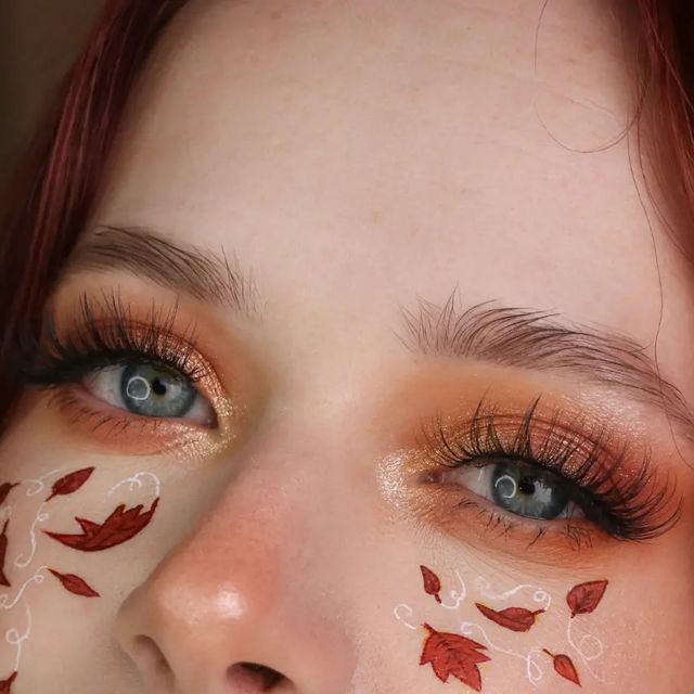 Maple Leaf Makeup, Fall Leaves Makeup Looks, Fall Makeup Simple, Fall Halloween Makeup, Fun Fall Makeup Looks, Fall Leaves Face Paint, Thanks Giving Makeup Ideas, Autumnal Makeup Looks, Thanksgiving Makeup Creative