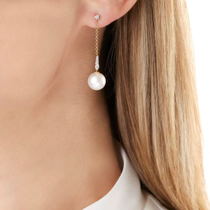 Putting style at the forefront of each design, our Trend collection is perfect for the modern woman. These 18K gold earrings feature high quality 9.5-10mm Freshwater pearls beneath an elegant chain. Traced with diamonds, these earrings will elevate any outfit. Pearl Size: 9.5-10mmMetal: 18K GoldApproximate Diamond Weight: 0.268ctLength: 4cm Rare Pearls, 18k Gold Earrings, Earring Trends, Pearl Jewellery, Yoko London, Earring Crafts, Pearl Types, Diamond Drops, Pink Pearl