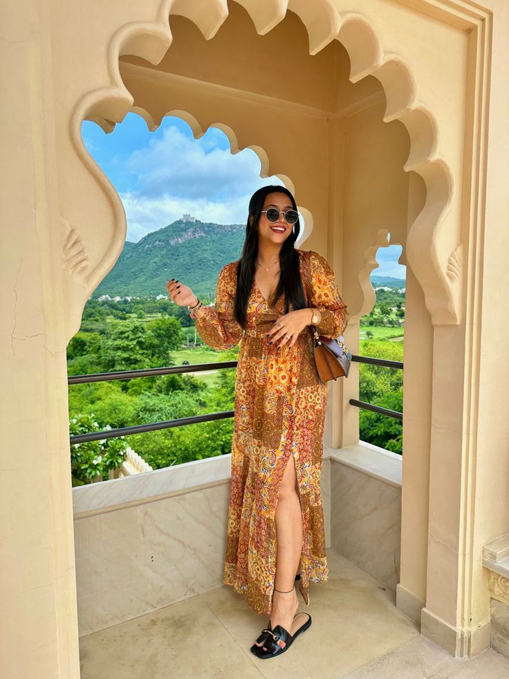 Dresses For Udaipur Trip, Udaipur Outfits Travel Women, Rajasthan Vacation Outfit, Indian Vacation Outfits, Outfit Ideas For Udaipur Trip, Udaipur Trip Outfits Winter, Outfit For Udaipur Trip, Jaipur Outfits Ideas Women, Udaipur Aesthetic Outfits