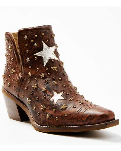 Boho Rock Style, Womens Cowgirl Boots, Hot Boots, Cowgirl Outfits, Star Design, Fall Shoes, Shoe Obsession, Distressed Leather, Cowgirl Boots