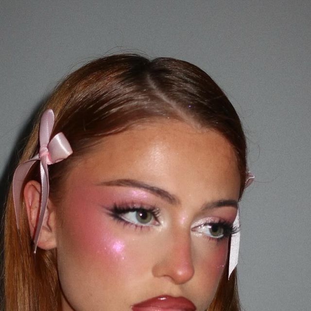 Pretty Pink Makeup Looks, Pink Aesthetic Makeup Looks, Glitter Lips Makeup Look, Sugarplum Makeup, Sugarplum Fairy Makeup, Pink Blush Makeup Looks, Pink Lips Makeup Look, Highlight Makeup Look, Fairy Lips