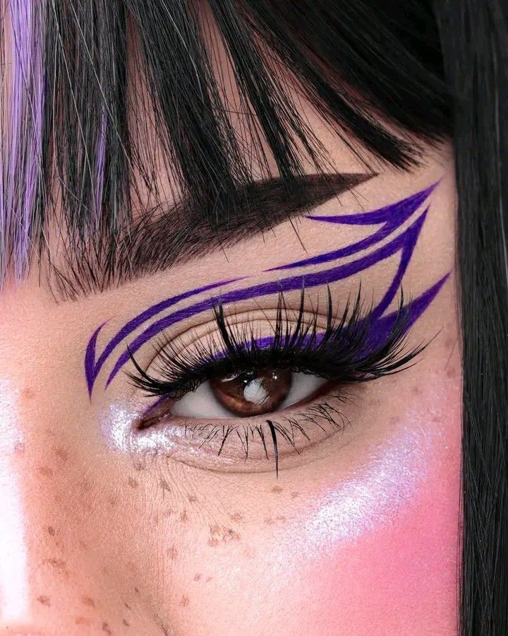 Goth Aesthetic Makeup, New Year's Makeup, Cute Eye Makeup, Graphic Makeup, Rave Makeup, Eye Makeup Pictures, Purple Makeup, Makijaż Smokey Eye, Eye Makeup Designs