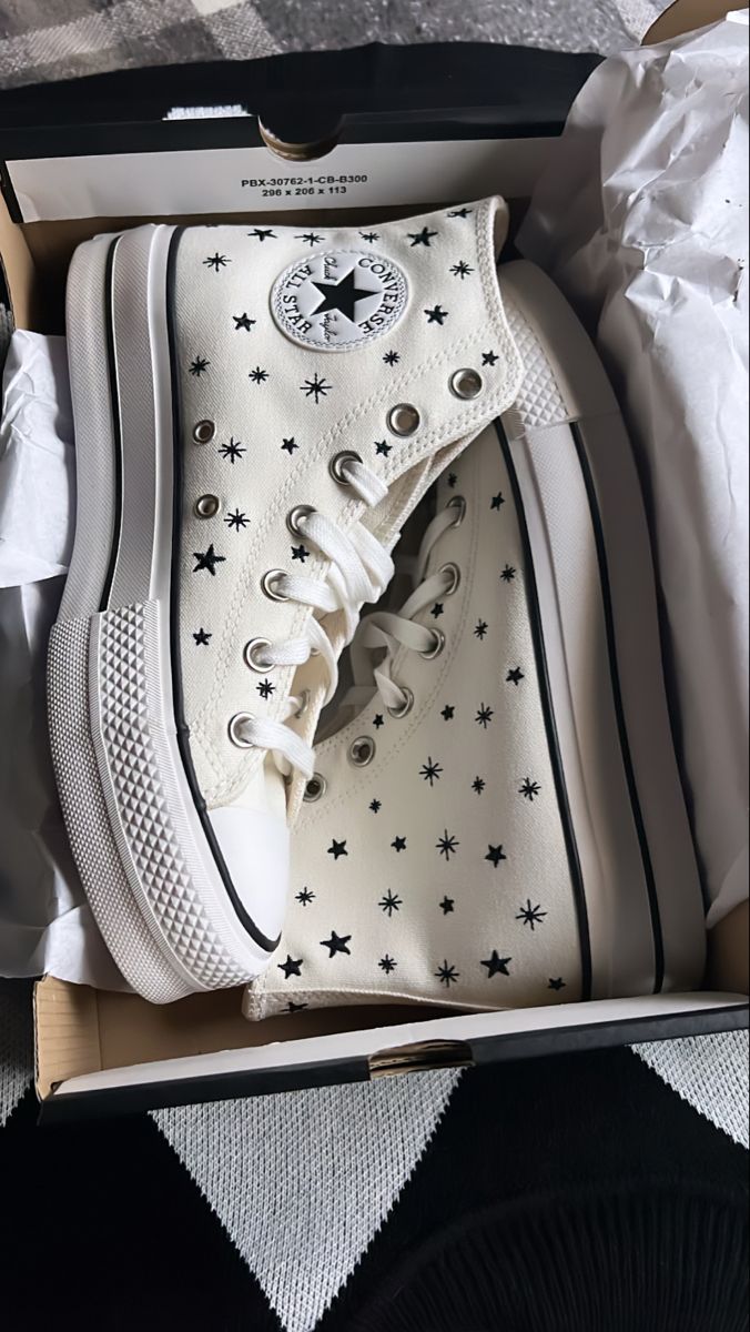 Cute Converse Shoes, Cute Converse, Dr Shoes, Preppy Shoes, Mia 3, White Converse, Hype Shoes, Black Phone, Aesthetic Shoes