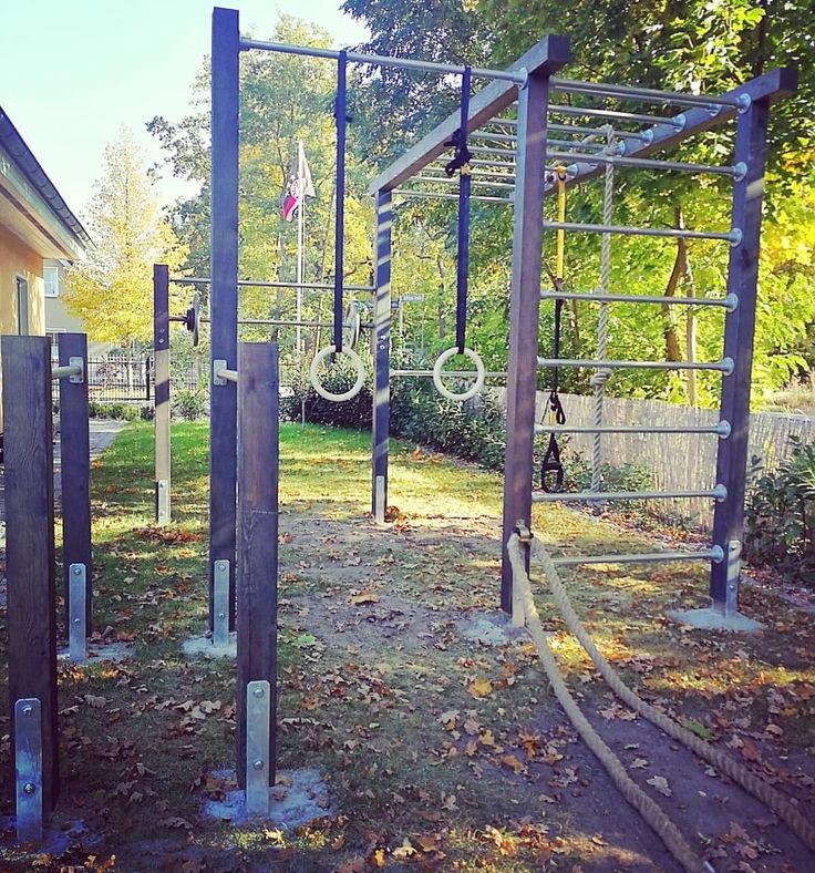 DIY Outdoor gym aus Gerüststangen Backyard Calisthenics Gym Diy, Outdoor Workout Equipment Diy, Outside Gym Ideas Backyards Diy, Diy Outdoor Gym Backyard, Outdoor Jungle Gym Diy, Outdoor Gym Ideas Backyards Diy, Diy Outdoor Workout Area, Outdoor Gym Diy, Garden Gym Outdoor