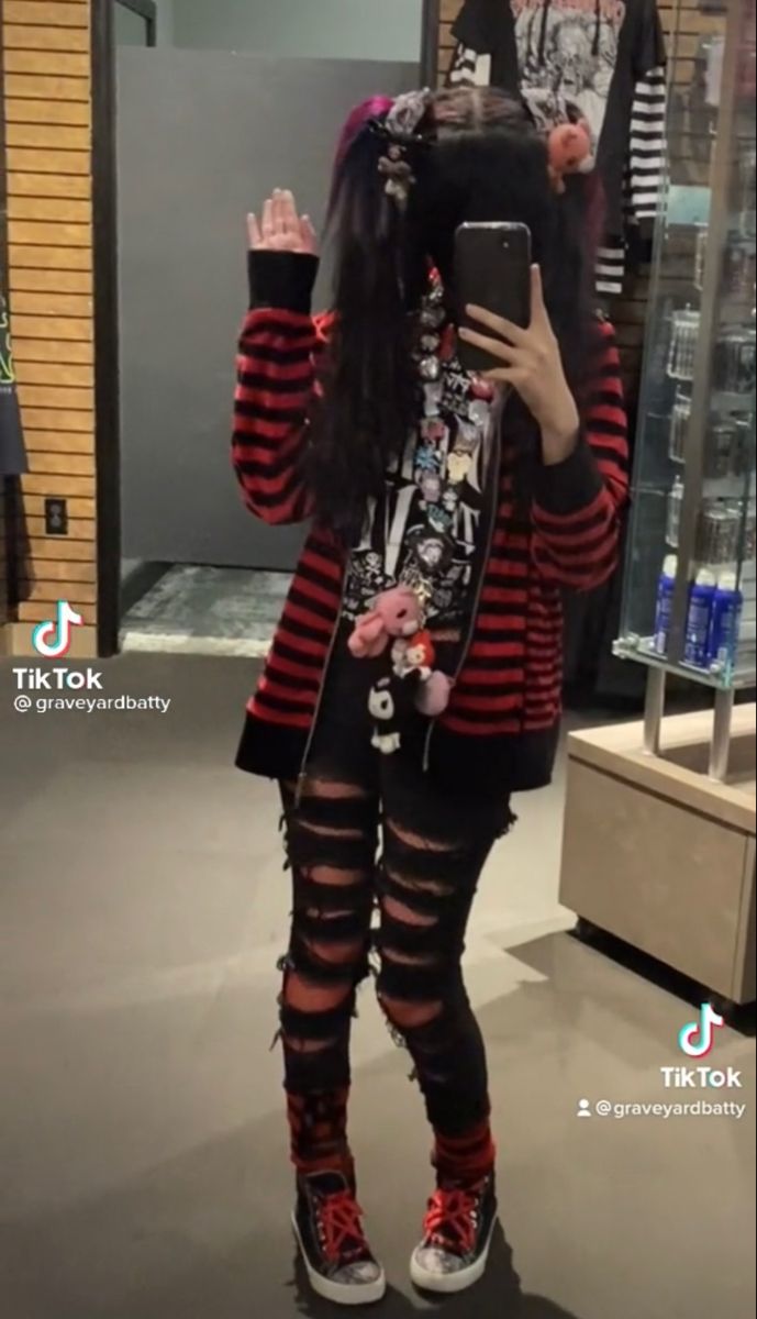 Acecore Outfits, Gloomy Bear Moon Boots, 2000 Emo Couple, Tomboy Goth Aesthetic, Harajuku Goth Outfits, Baggy Scene Clothes, Scene Clothes Aesthetic, Black N Red Outfits, Scene Inspired Outfits