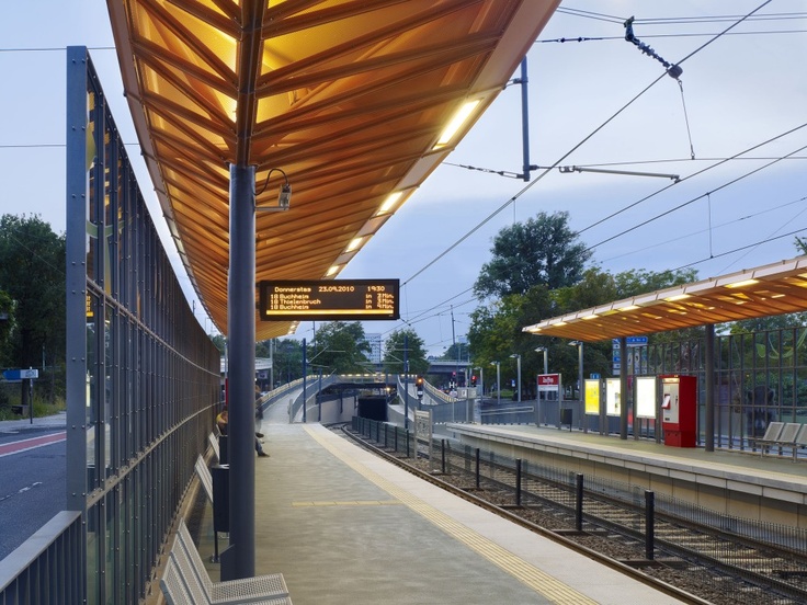 an empty train station with no people on the platform