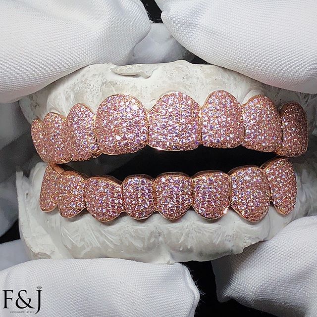 Fully Iced Out, 14K Rose Gold Grillz, Made Custom For @imjstash 💎________________________________________________DM Or Email Us For Prices & Appointments 📩: fandj.customjewelry@gmail.com________________________________________________#grillz #goldgrillz #fandj #jstash #fandjcustomjewelry #jewelry #customjewelry Girly Grillz, Rose Gold Grillz, Grillz Aesthetic, Diamond Grills, Gold Slugs, Grillz Teeth, Diamond Grillz, Bling Gifts, Modern Silver Jewelry