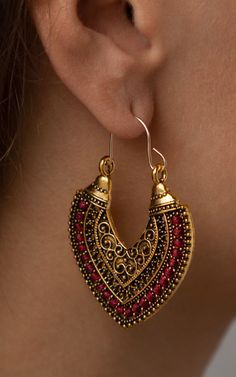 Micro Mosaic Jewelry, Antique Gold Earrings, Antique Jewelry Indian, Red Thread, Antique Gold Jewelry, Jewelry Design Earrings, Indian Earrings, Classy Jewelry, Gold Earrings Designs