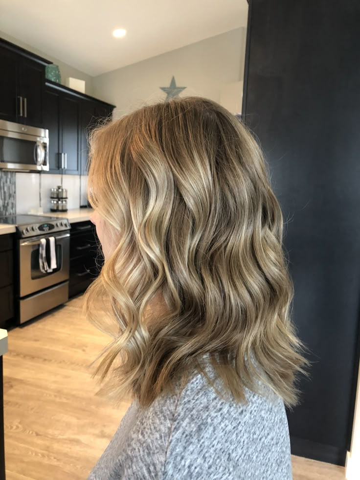 Short Haircut Inspo For Wavy Hair, Curled Hair Short Shoulder Length, Curled Hair Shoulder Length, Cute Hair Cuts Shoulder Length, Short Curled Blonde Hair, Curled Hairstyles For Medium Hair Formal Shoulder Length, Hoco Hair Shoulder Length, Hoco Short Hairstyles, Utah Curls Short Hair