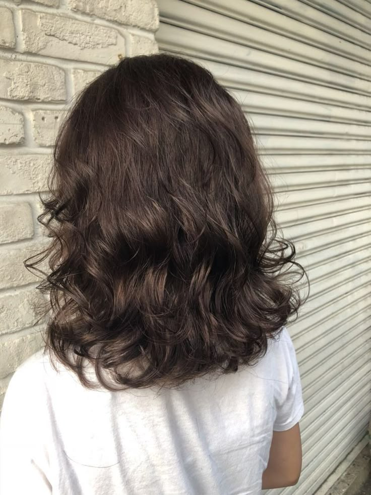 Slight Perm Short Hair, Medium Hair With Layers Wavy, 2b Shoulder Length Hair, Short Layered Haircuts For Wavy Hair, 2b Hair Short, 2c Haircuts Medium, Naturally Wavy Hair Cuts With Layers, Short Layered Wavy Hairstyles, Mid Length Wavy Hair