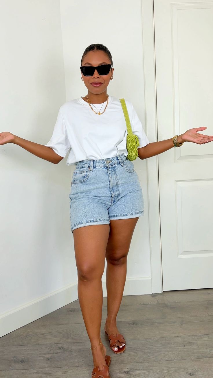 Outfit Idea For Vacation, Comfy Fair Outfits, Chic Denim Shorts Outfit, Bad And Bougie Outfits, Summer Woman Outfits, Black Woman Casual Outfits, Everyday Outfits Summer 2024, La Outfit Ideas Summer, Vacation Looks 2023