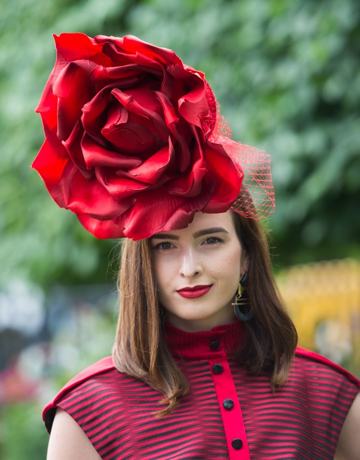 A Red Rose Ascot Style, Princess Haya, Ascot Horse Racing, Floral Headdress, Royal Ascot Hats, Tan Hat, 2016 Pictures, Yellow Blossom, Ascot Hats