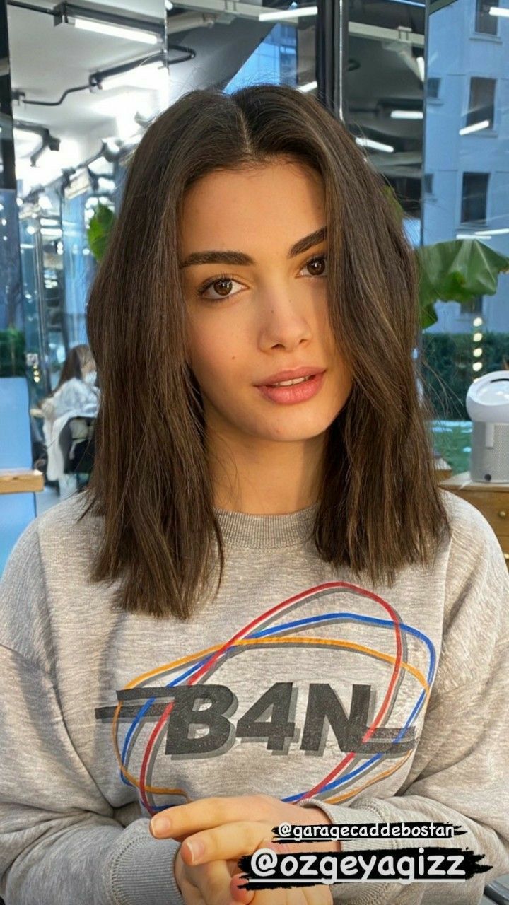 Medium Length Haircut All One Length, Haircut Ideas Shoulder Length Straight, Shoulder Length Hair Thick Hair Straight, Thick Hair Collar Bone Length, Brunette Clavicut, Brown Shoulder Length Hair Straight, Collar Bone Brunette Hair, Hair To Collarbone Length, Above The Collar Bone Haircut