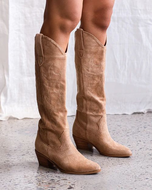 Embroidered Cowgirl Boots, Botas Western, Long Boots, Tan Suede, Wedge Boots, Suede Heels, Cowgirl Boots, Chunky Heel, Suede Boots