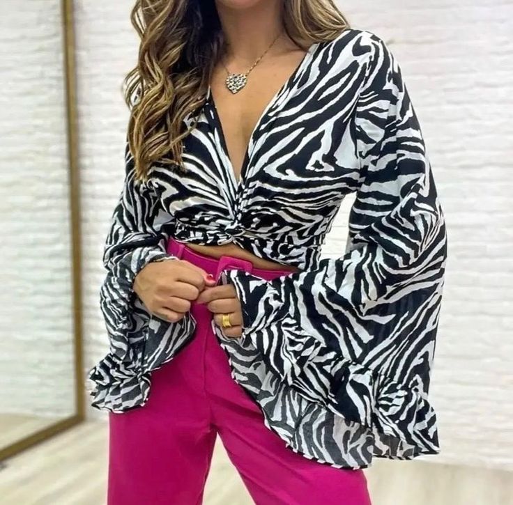 Cropped Manga, Outfit Elegantes, Women's Blazer, Animal Print, Fashion Outfits, Blazer, Animals, On Instagram, Instagram