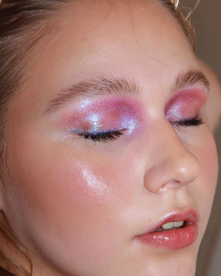 Pink Shimmer Eyeshadow, Iridescent Makeup, Makeup Editorial, Maquillage On Fleek, Sparkly Eyeshadow, Sparkly Makeup, Ethereal Makeup, Dope Makeup, Fairy Makeup