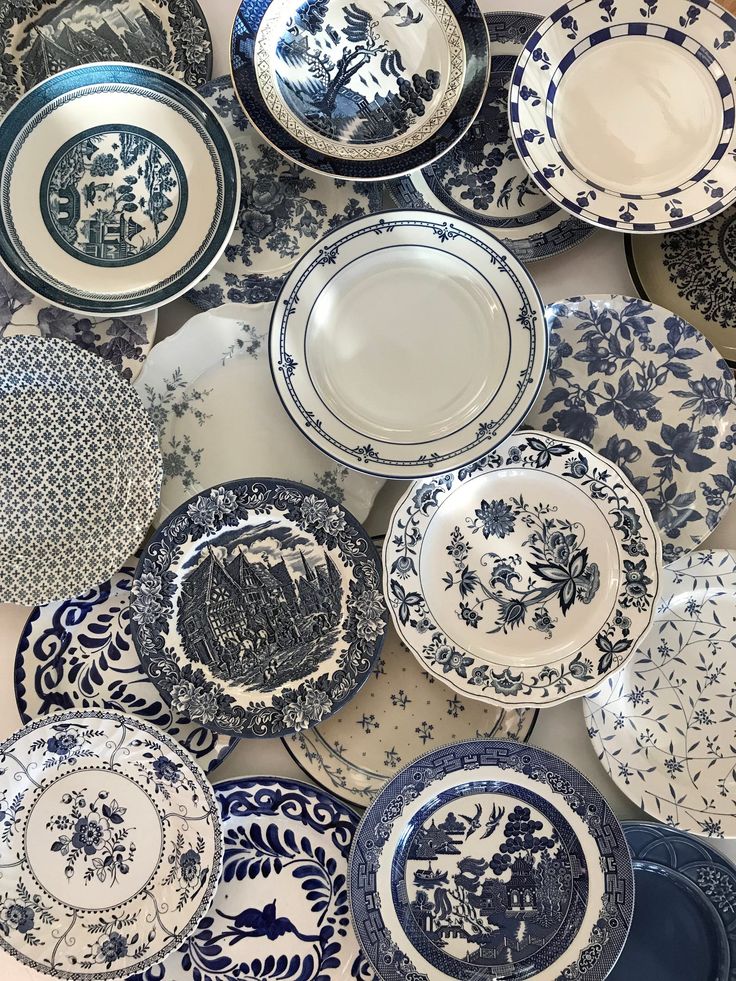 many blue and white plates are stacked on top of each other in the same pattern