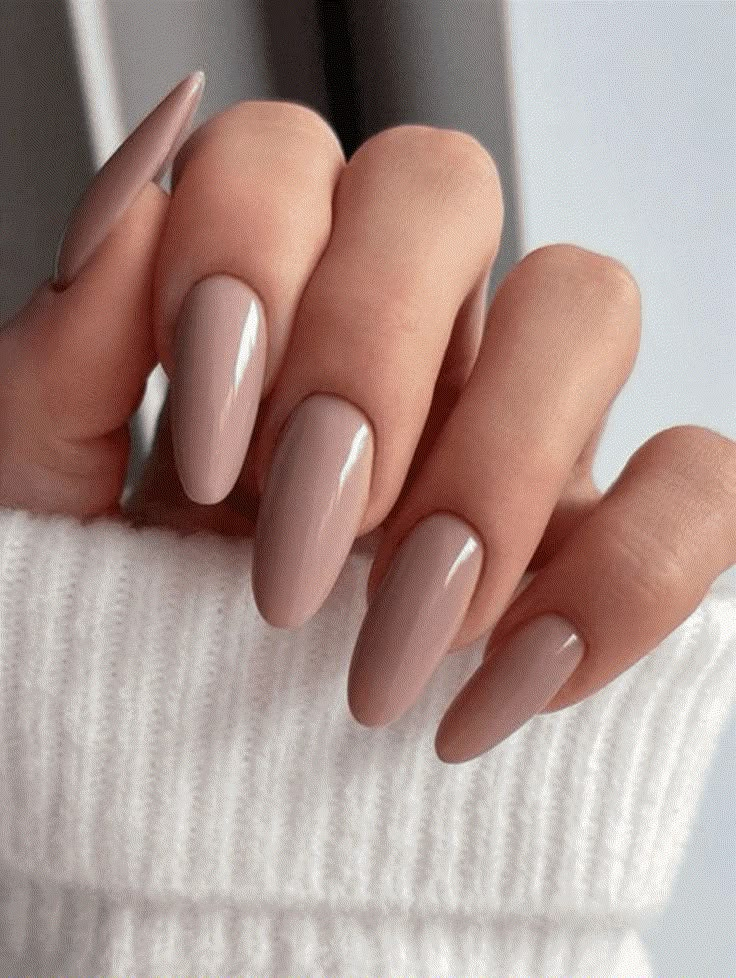 Ongles Beiges, Beige Nails Design, Taupe Nails, Nude Nail Designs, Beige Nails, Casual Nails, Classic Nails, Oval Nails, Neutral Nails